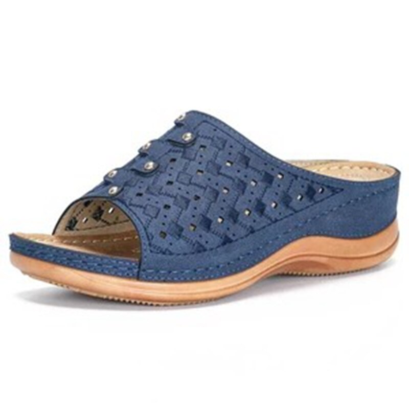 Blaue orthopädische Sandale, komfortabel, mit Keilabsatz und Lochmuster, Damenmode.
