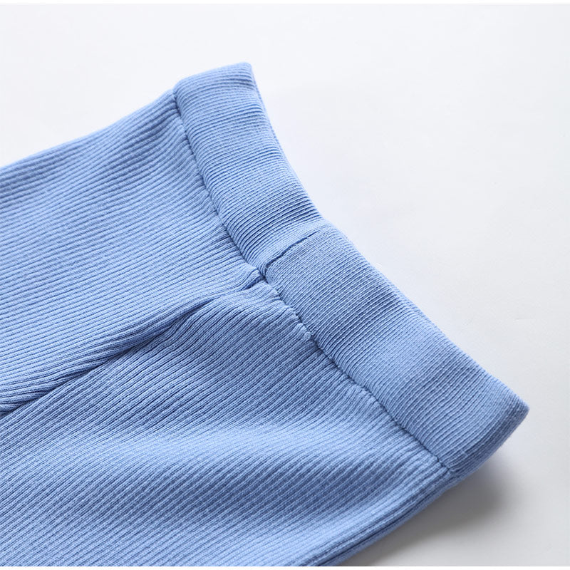 Hellblaue gerippte Baumwollhose, elastischer Bund, bequeme Passform, Freizeitkleidung.