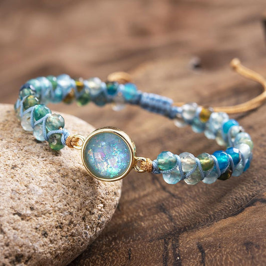 Blaues Opal-Armband, rund, geflochten, Perlen, Yoga-Schmuck, Balance, Edelstein, Goldakzent.