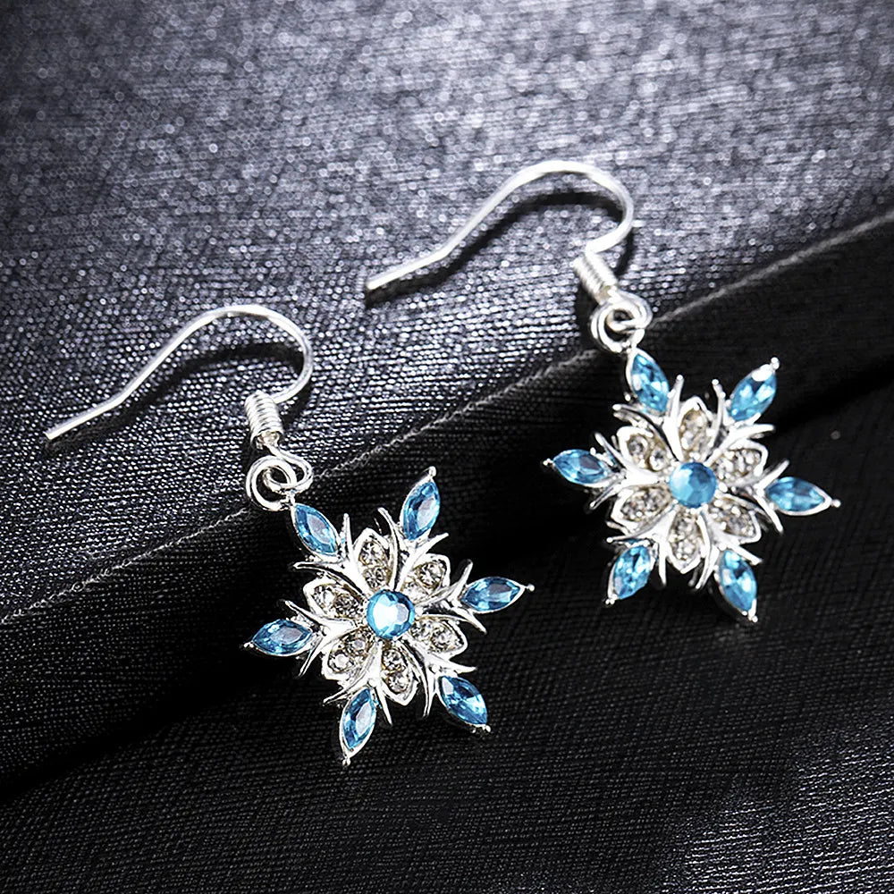 Silberne Ohrringe mit blauen Kristallen, Blumenform, eleganter Schmuck, Damenaccessoire.