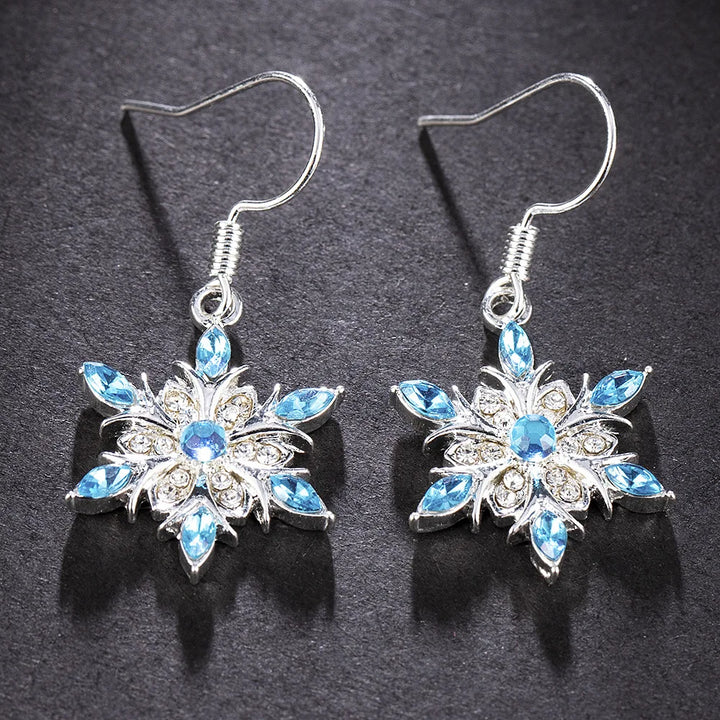 Silberne Ohrringe mit blauen Kristallen, Blumenform, eleganter Schmuck, Damenaccessoire.
