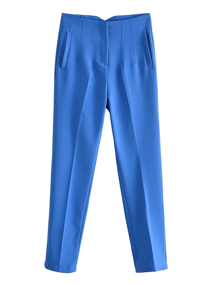 Blaue Damenhose, gerade geschnitten, mit Taschen, aus Baumwolle, modische Damenbekleidung.