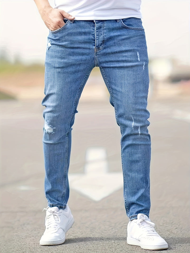 Blaue Herren-Jeans, Slim Fit, mit leichten Rissen, lässig, modisch, aus Denim.