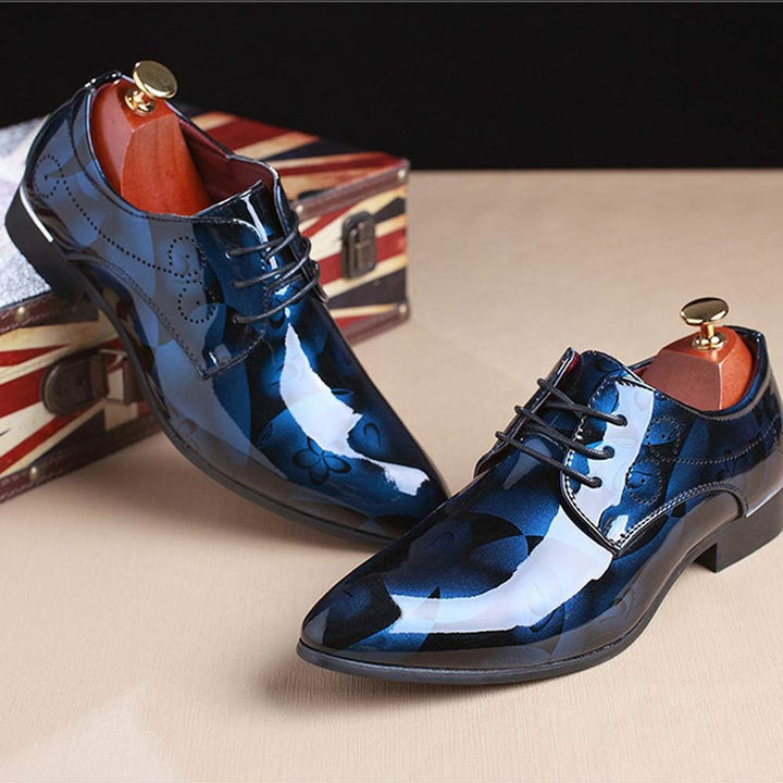Blaue Lacklederschuhe für Herren, elegantes Design, Schnürschuhe, formelle Anlässe.