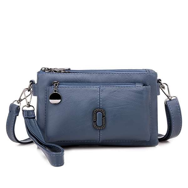 Blaue Lederhandtasche mit Reißverschluss und abnehmbarem Schulterriemen, modisches Accessoire.