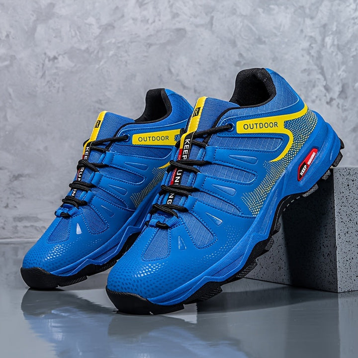 Blaue Outdoor-Laufschuhe, atmungsaktiv, rutschfest, mit gelben Akzenten, für Herren.