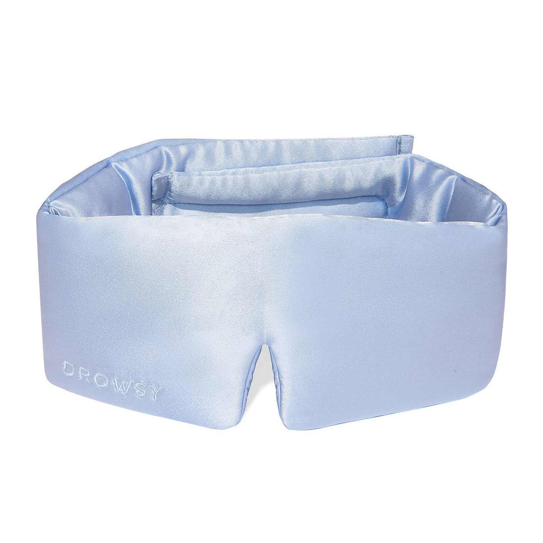 Blaue Seidenschlafmaske, Drowsy, auf weißem Hintergrund, luxuriös, bequem, Schlafaccessoire.