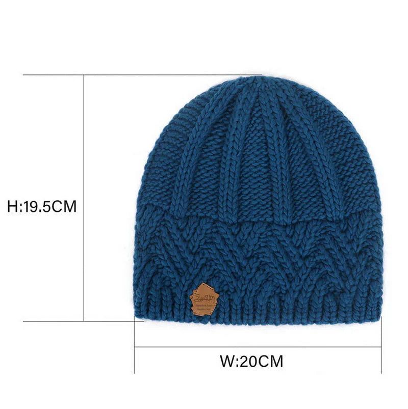 Blaue Strickmütze aus Wolle, 19,5 cm hoch, 20 cm breit, mit Lederetikett, Winteraccessoire.