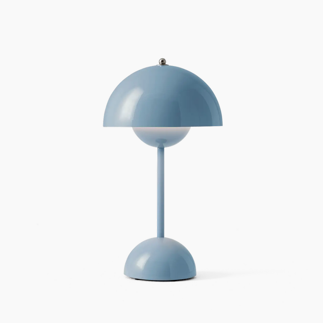 Blaue Tischlampe, Metall, modernes Design, skandinavischer Stil, Beleuchtung, Inneneinrichtung.