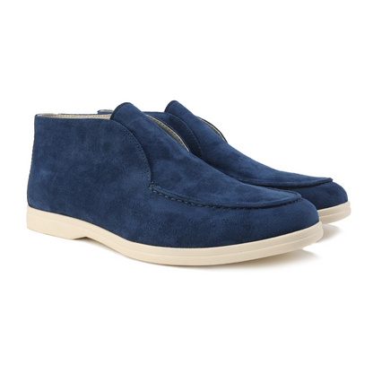 Blaue Wildleder-Stiefeletten für Herren, bequeme Freizeitschuhe mit heller Sohle.