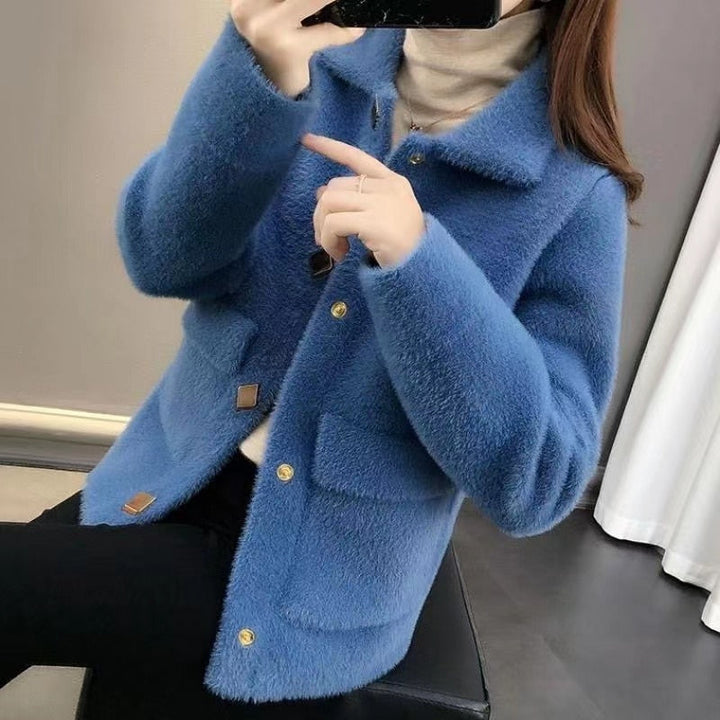 Damenjacke aus blauem Fleece, modisch, warm, mit Knöpfen, ideal für Herbst und Winter.