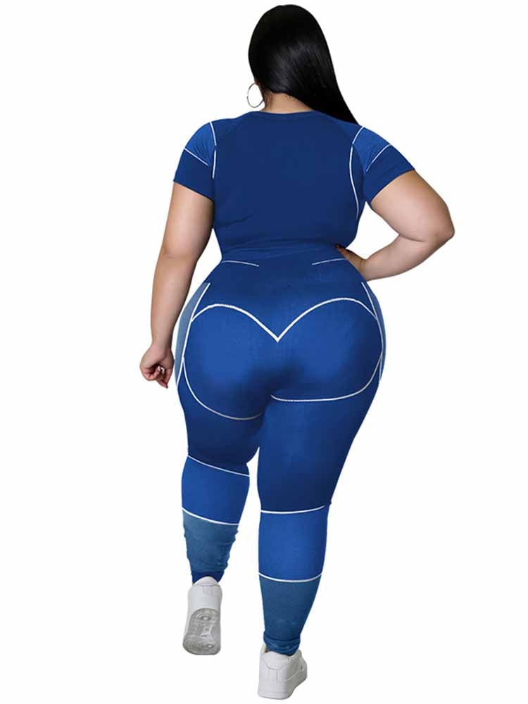Frau in blauem, figurbetontem Jumpsuit von hinten, sportlich, modisch, bequem, Freizeitkleidung.