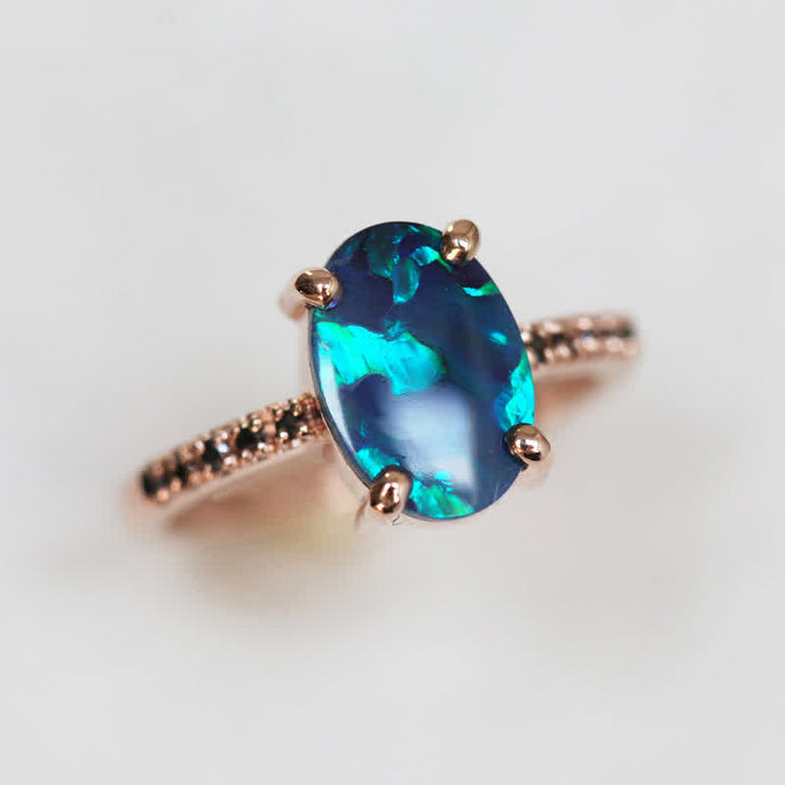 Opalring mit blau-grünem Stein, Roségold, elegantes Schmuckdesign, Damenring.