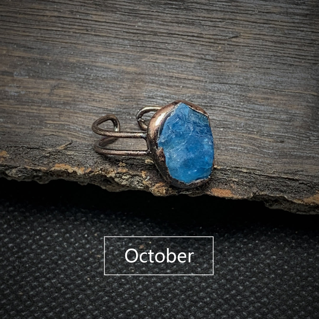 Rauher blauer Edelsteinring aus Kupfer, handgefertigt, Oktober-Geburtsstein, rustikales Design.