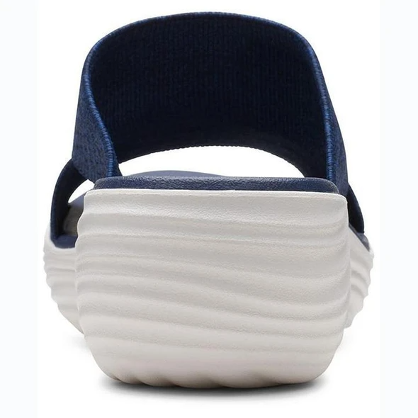 Blauer Damen-Sandale mit weißer Sohle, bequemes Design, ideal für Sommermode.