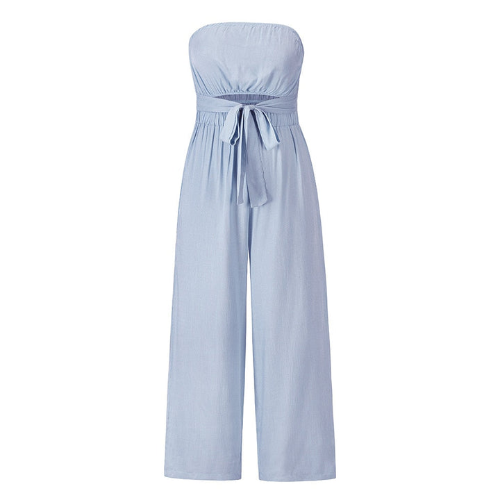 Hellblauer schulterfreier Jumpsuit aus Baumwolle mit Taillengürtel für Damenmode.