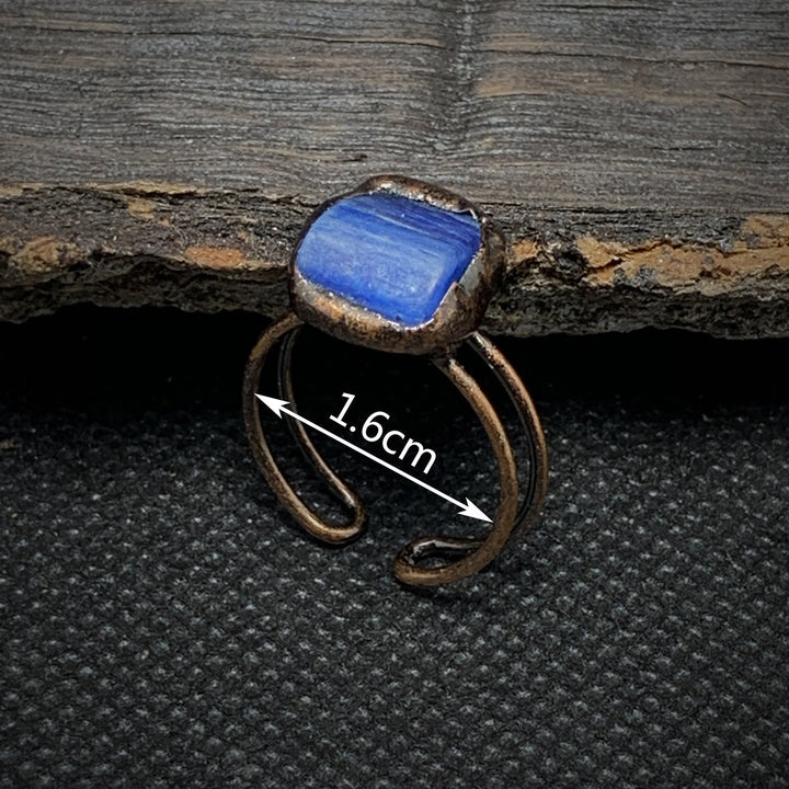 Antiker Kupferring mit blauem Edelstein, verstellbar, 1,6 cm, handgefertigter Schmuck.