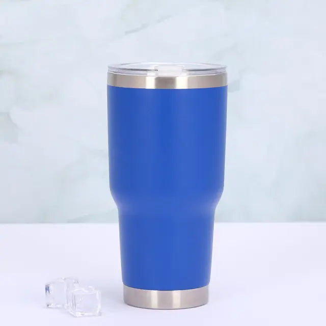 Blauer Edelstahl-Thermobecher mit Deckel, isoliert, ideal für heiße und kalte Getränke.