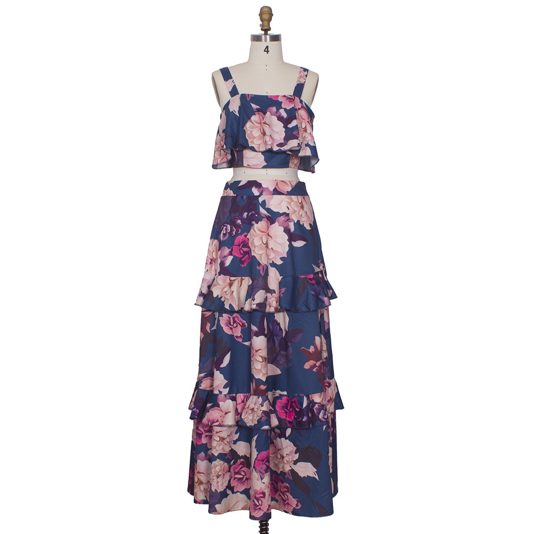Blaues, ärmelloses Maxikleid mit rosa Blumenmuster, Rüschen, Sommermode, Damenbekleidung.