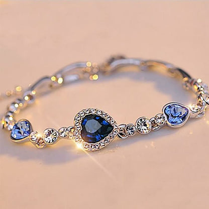 Herzförmiges Armband mit blauen Kristallen, silberfarben, eleganter Schmuck für Damen.