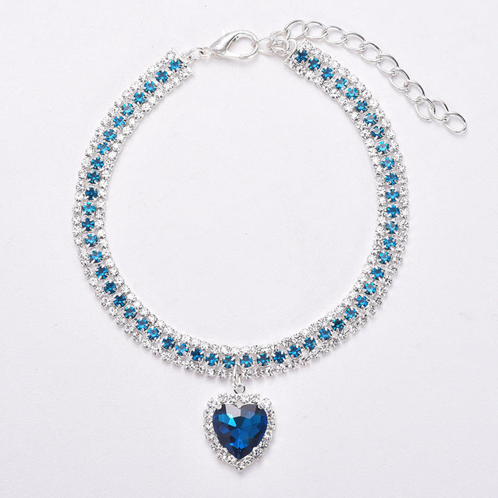 Silbernes Armband mit blauen Kristallen und herzförmigem Anhänger, eleganter Schmuck.