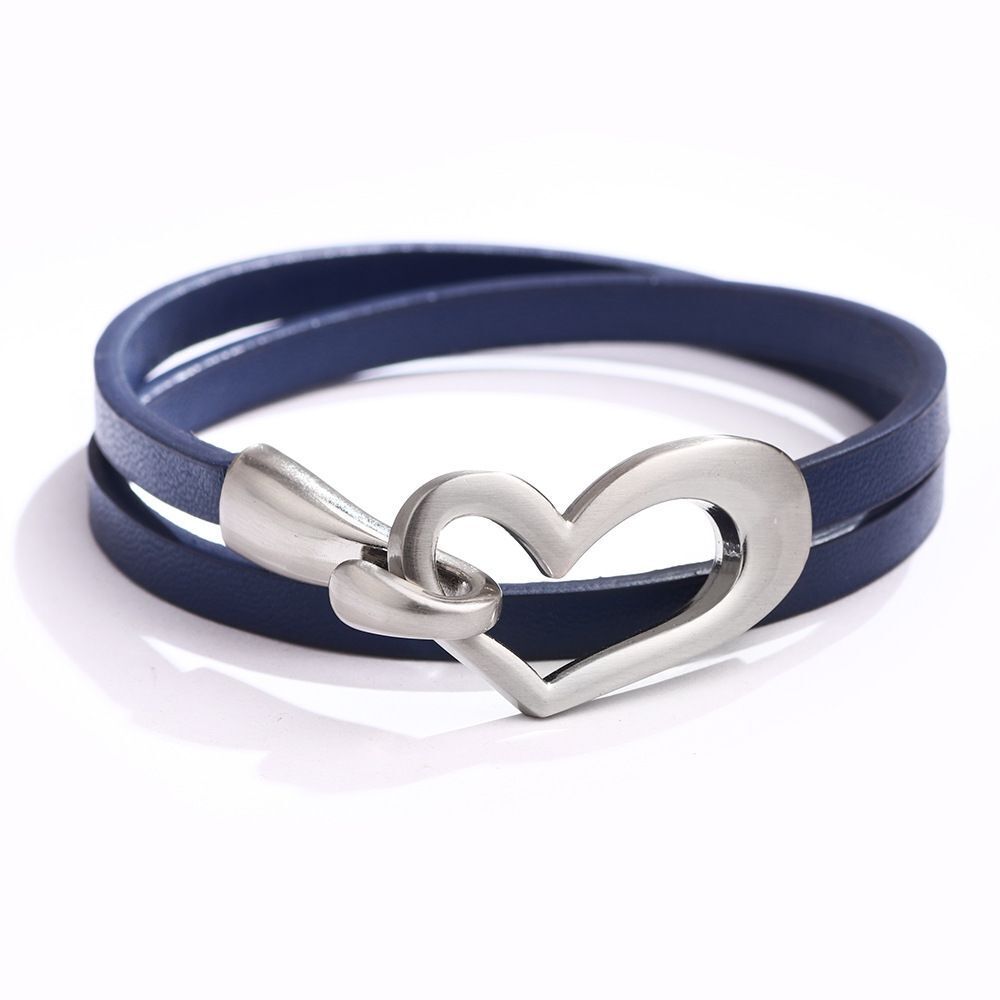Blaues Lederarmband mit silbernem Herzverschluss, modisches Accessoire für Damen und Herren.