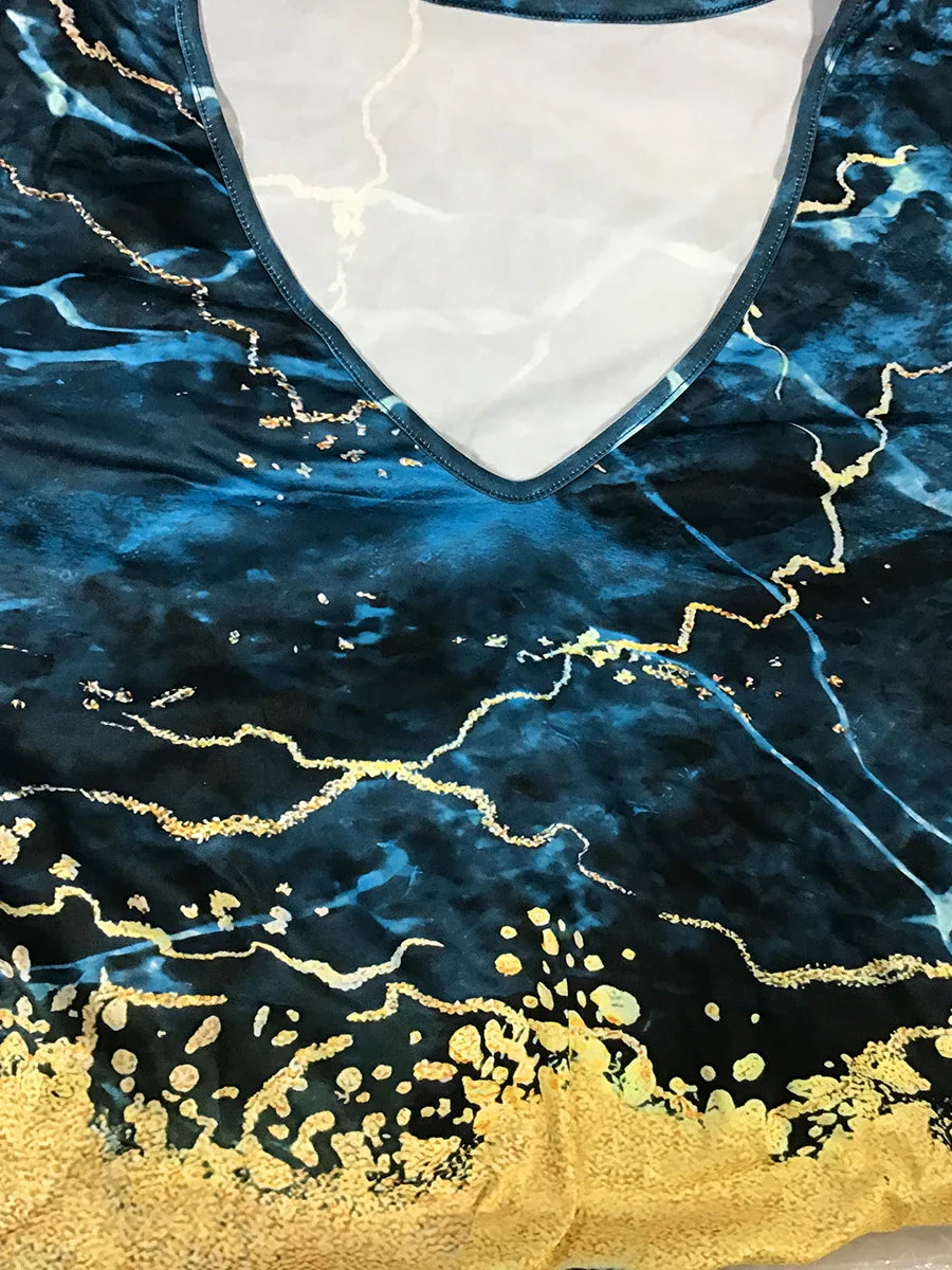 Blaues und gelbes Batik-T-Shirt mit V-Ausschnitt, abstraktes Design, Baumwolle, Damenmode.