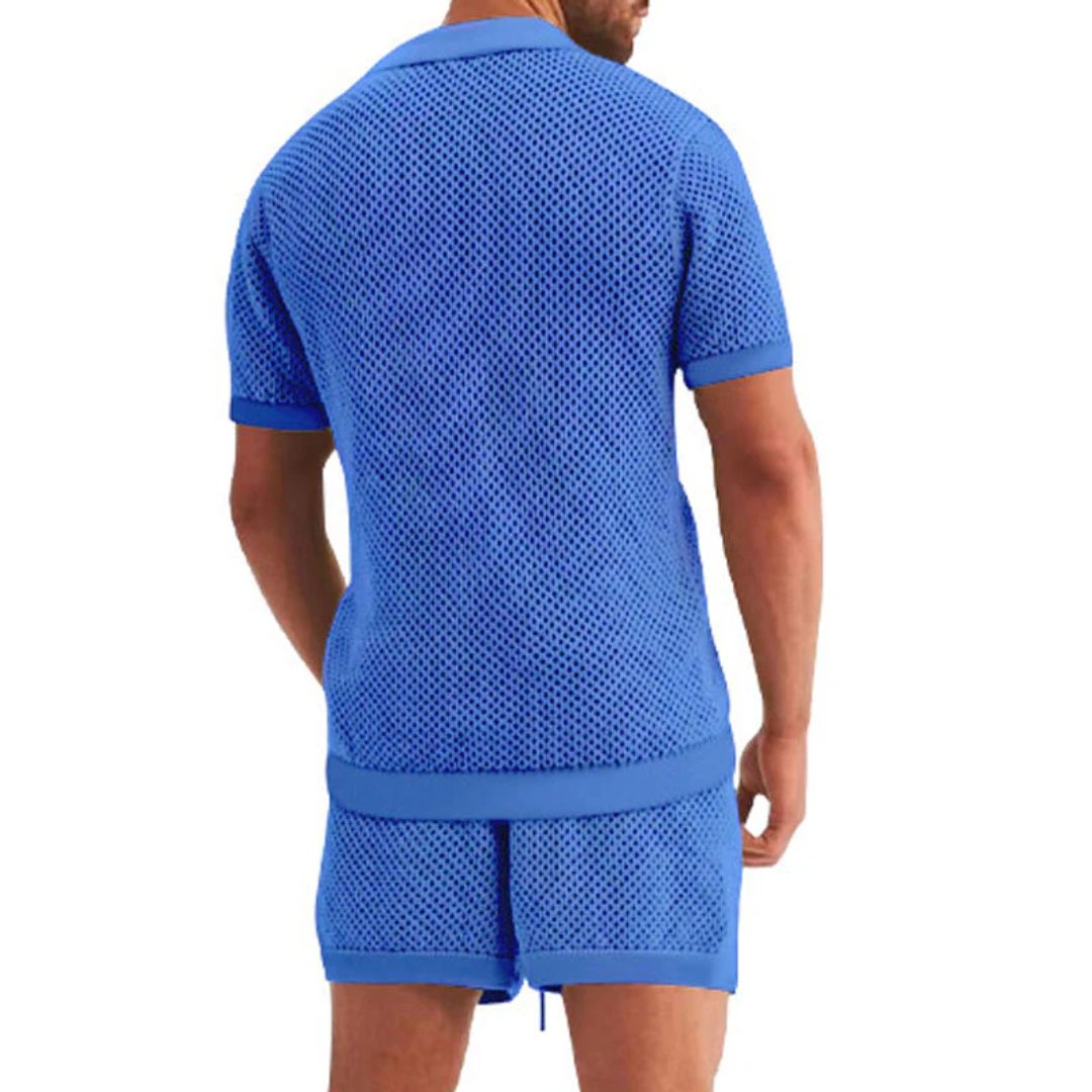 Mann in blauem Netz-Shorts-Set, Sommermode, atmungsaktiv, Freizeitkleidung.
