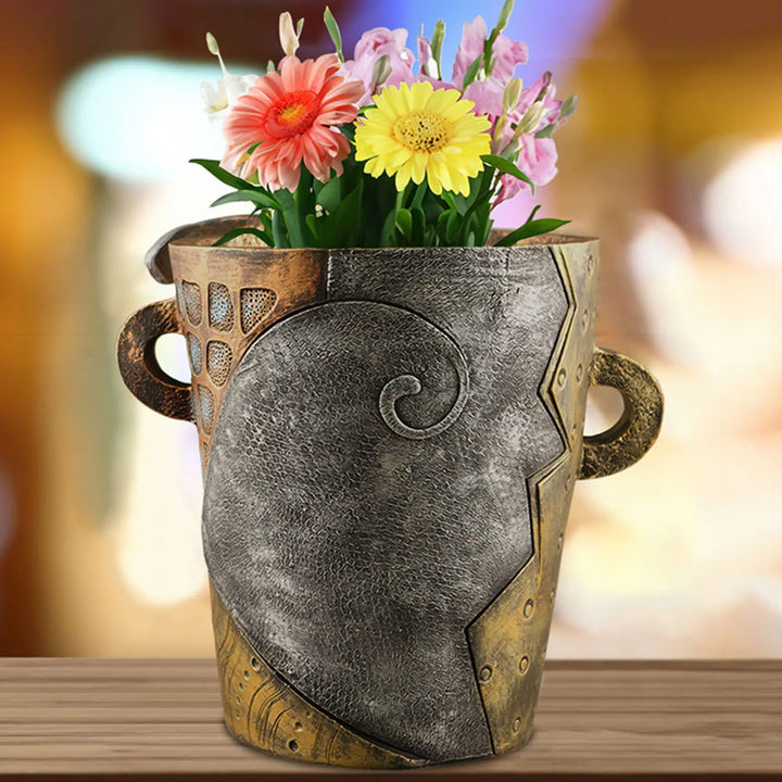 Abstrakter Blumentopf mit Gesichtsmotiv, Retro-Stil, Metalloptik, bunte Blumen, Dekoration.