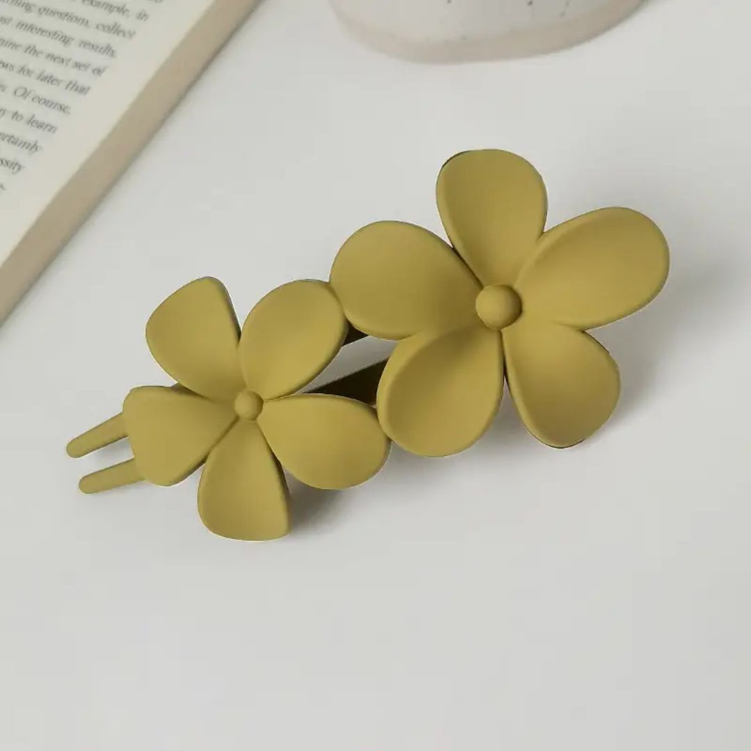 Gelbe Haarspange mit Blumenmotiv, Kunststoff, modisches Accessoire für Damen.
