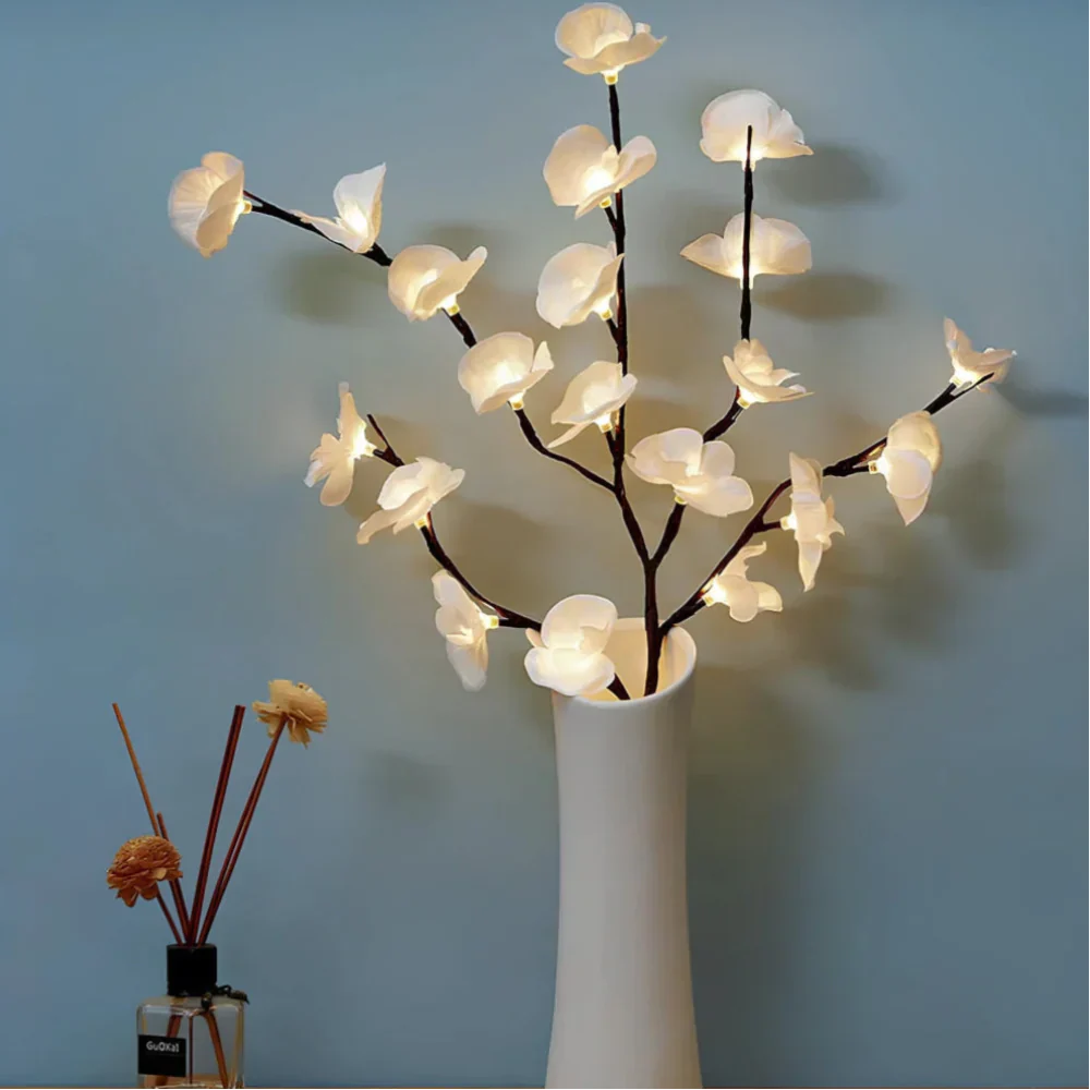 LED-Blumenlampe in weißer Vase, dekorative Beleuchtung, Wohnzimmer, modernes Design.