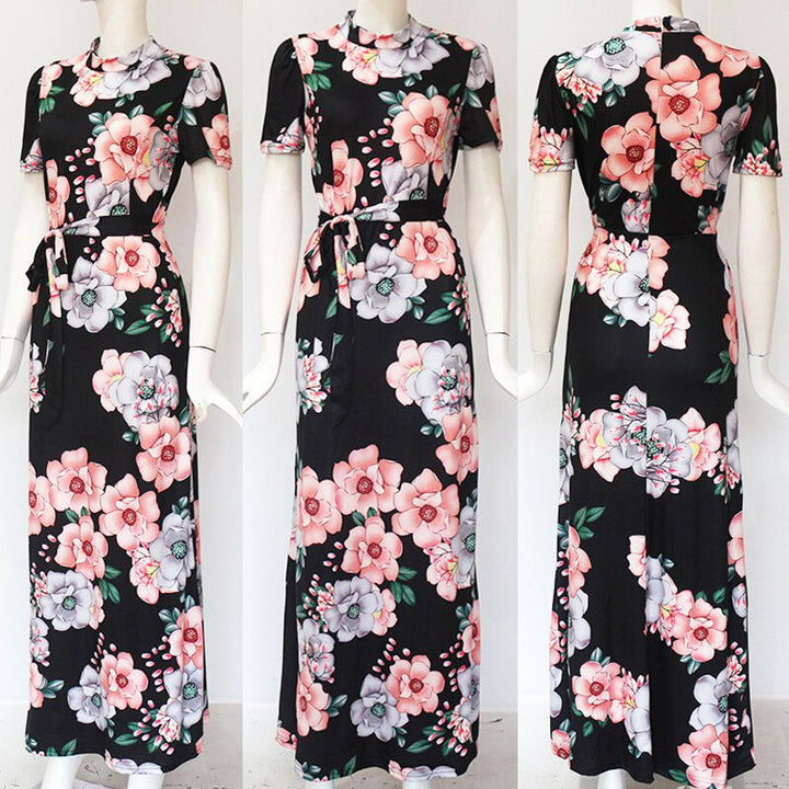 Schwarzes Maxikleid mit rosa Blumenmuster, kurzärmelig, Gürtel, Damenmode.