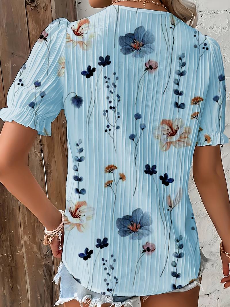 Damenbluse mit Blumenmuster, hellblau, kurzärmelig, lässig, Sommermode, Baumwolle.