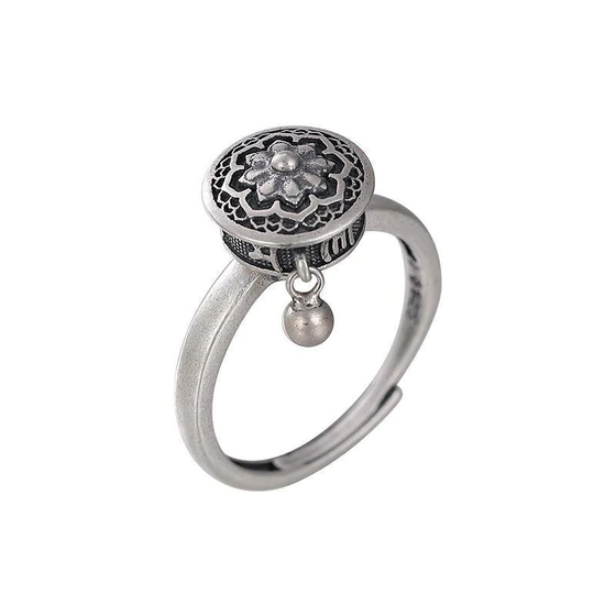 Silberner verstellbarer Ring mit Blumenmuster und Anhänger, Vintage-Stil Schmuck.