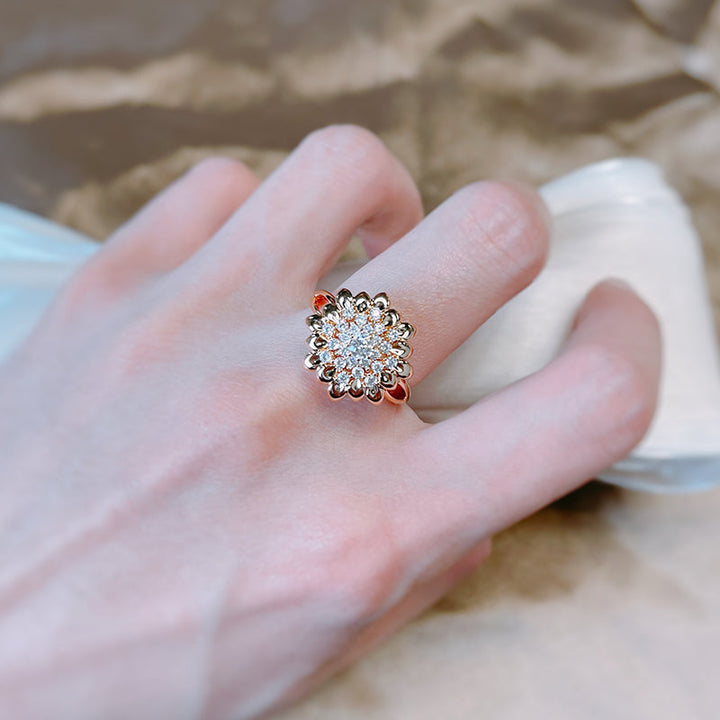 Rosegoldener Blumenring mit Zirkonia, modisches Schmuckstück für Damen, Hochzeitsaccessoire.
