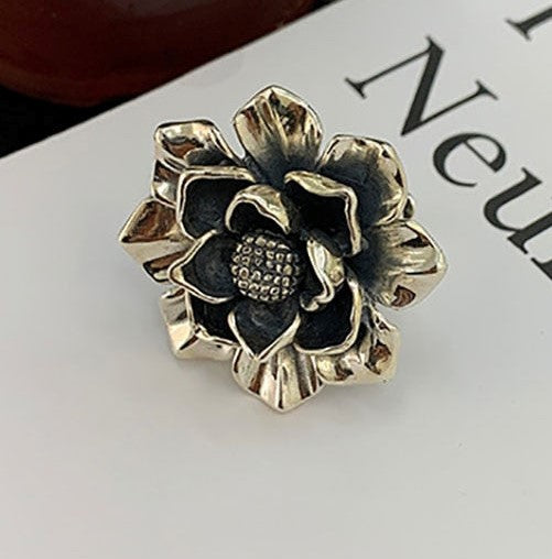 Silberne Blumenring, Vintage-Stil, handgefertigt, Schmuck für Damen, modisches Accessoire.