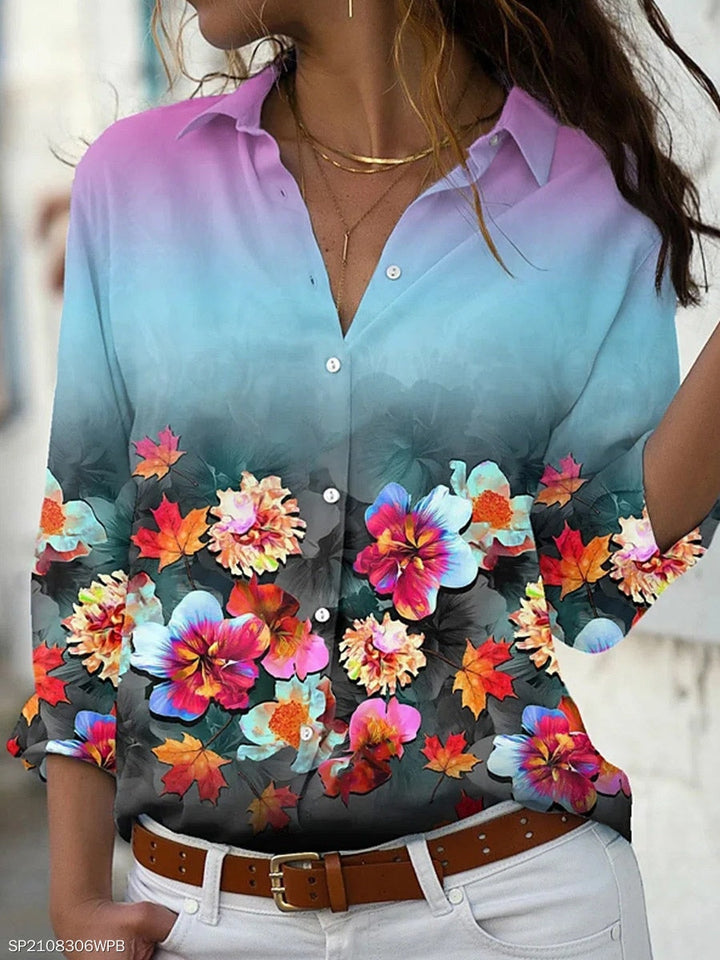 Frau in bunter Blumenbluse, V-Ausschnitt, langärmlig, lässig, modisch, Herbstmode.