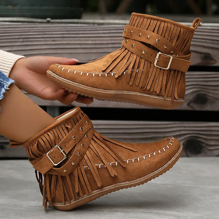 Braune Boho-Stiefeletten mit Fransen, Kunstwildleder, Schnalle, Damenmode, Retro-Stil.