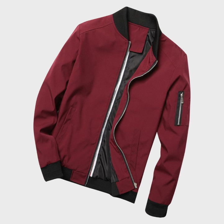 Bordeauxrote Herren-Bomberjacke, Reißverschluss, Taschen, modisch, lässig, Herbstbekleidung.