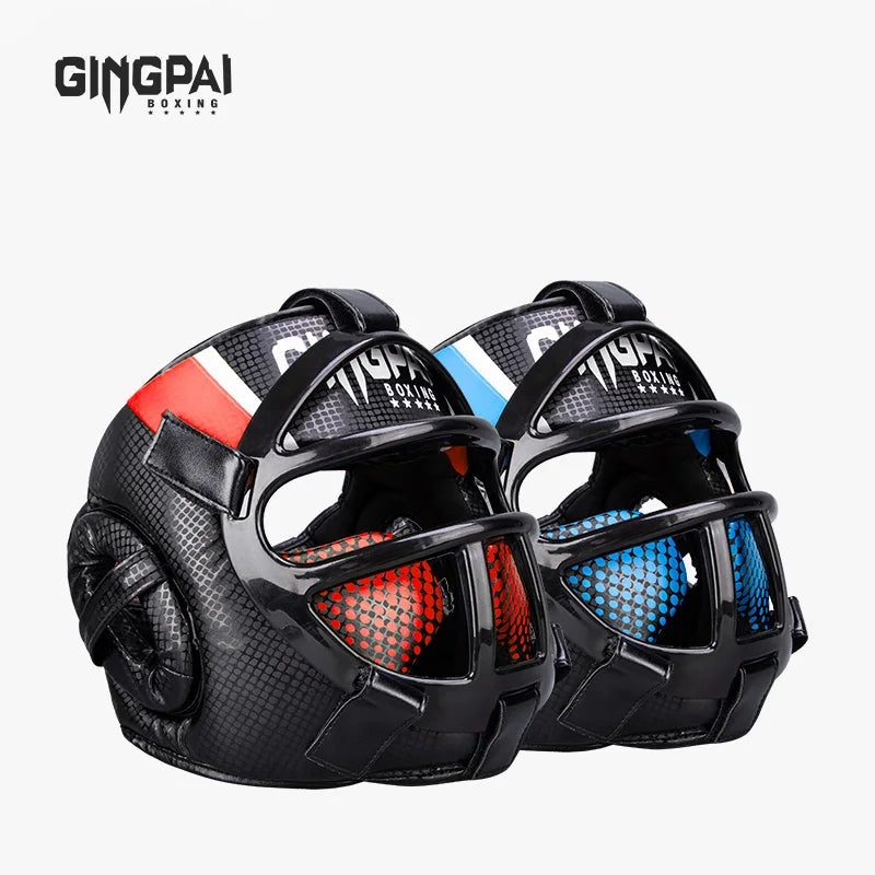 Zwei Gingpai Boxhelme, schwarz, mit rotem und blauem Gitter, für Kampfsport, Schutzhelm.