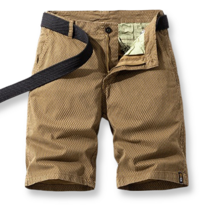 Braune Herren-Shorts aus Baumwolle mit Gürtel, ideal für Sommer und Freizeit.