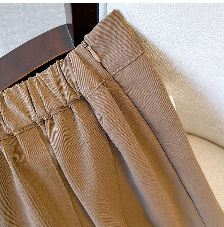 Brauner Faltenrock aus Baumwolle mit elastischem Bund und Reißverschluss, Damenmode.