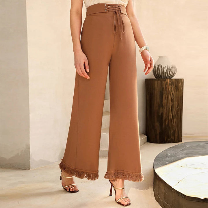 Elegante braune Damen Flared Hose mit Fransen, hohe Taille, modisch, bequem, vielseitig.