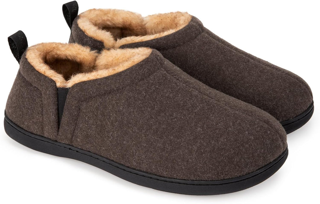 Braune Filzhausschuhe mit Fleecefutter, rutschfeste Sohle, warme Winterpantoffeln für Herren.