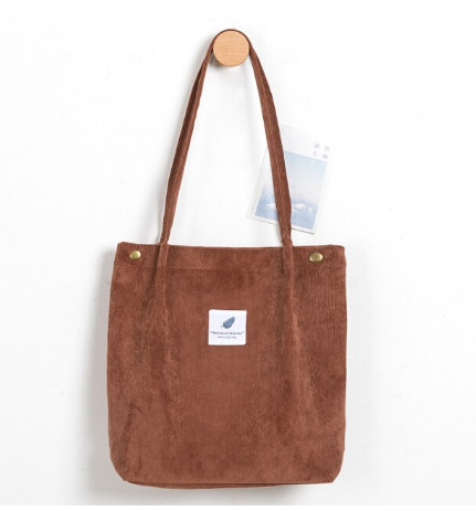 Braune Cordtasche mit langen Henkeln, ideal für den Alltag, modisch und umweltfreundlich.