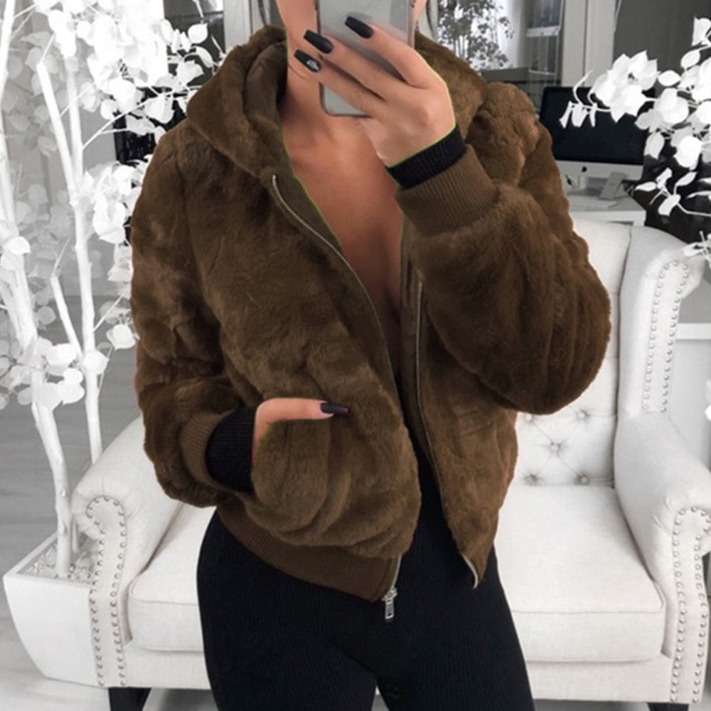 Damen braune Kunstpelzjacke, Reißverschluss, Kapuze, modisch, warm, Winterbekleidung.