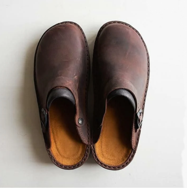 Braune Lederschuhe, handgefertigt, rutschfest, bequem, für Herren, hochwertig, langlebig.