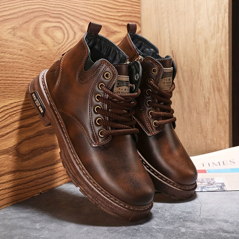 Braune Lederstiefel für Herren, robustes Design, rutschfeste Sohle, modisch und langlebig.