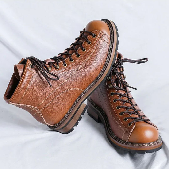 Braune Lederstiefel mit Schnürung, robuste Sohle, modisch, Herrenstiefel, Outdoor-Schuhe.