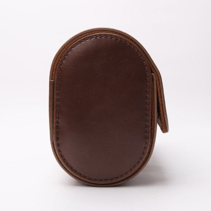 Braunes Lederetui oval, hochwertig, für Brillen oder Accessoires, elegant und stilvoll.